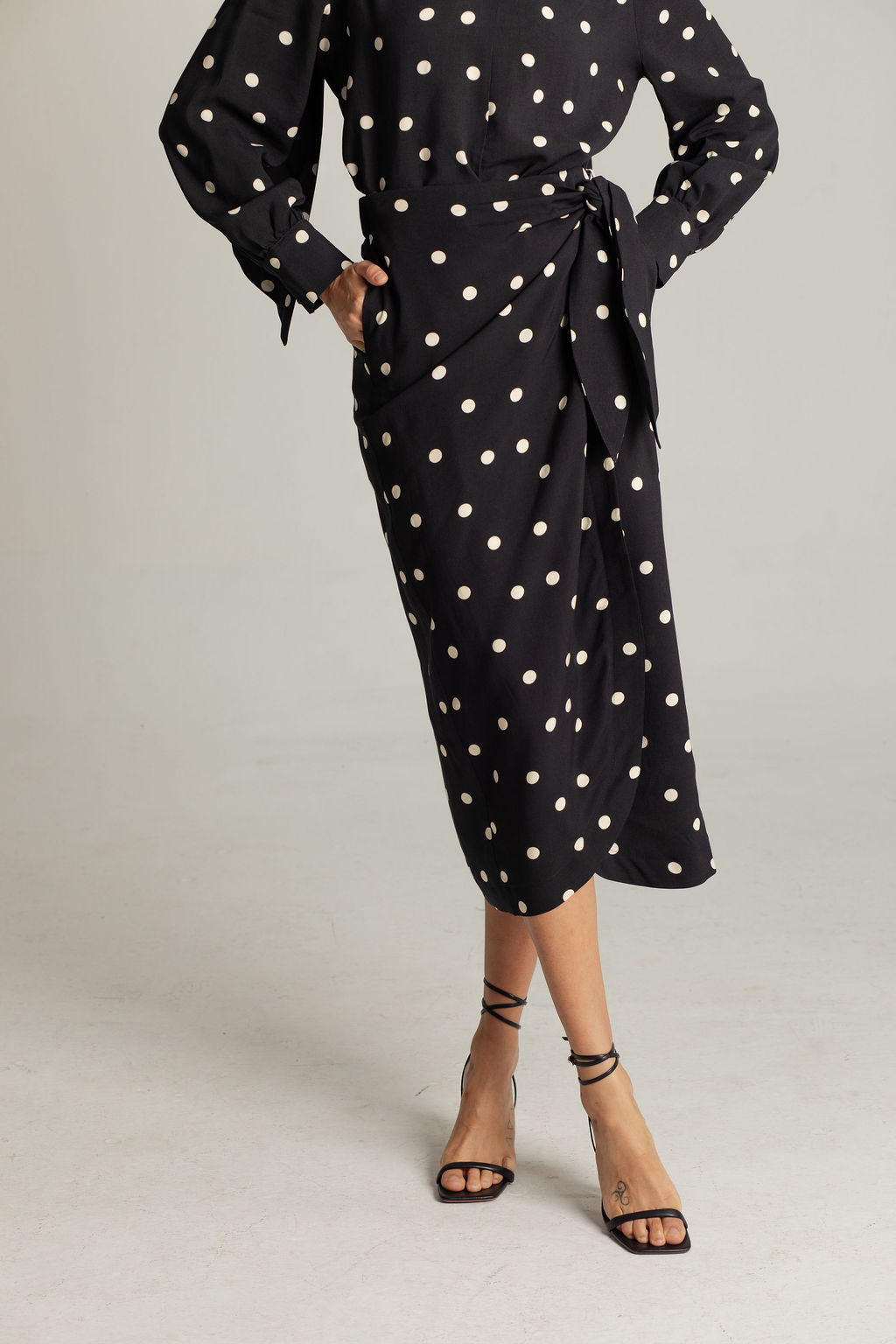 029A6086 SUKNJA DOLCE VITA BLACK - Slika 1