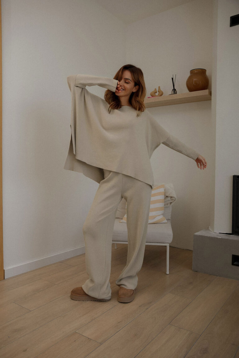 pleteni bež džemper