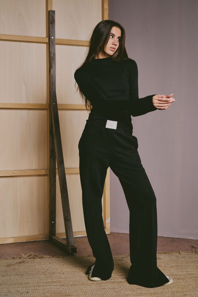 trenerka april no. 2 black