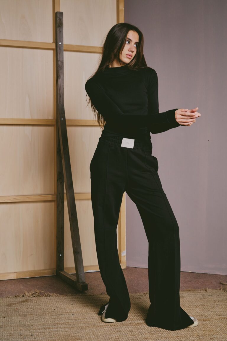 trenerka april no. 2 black