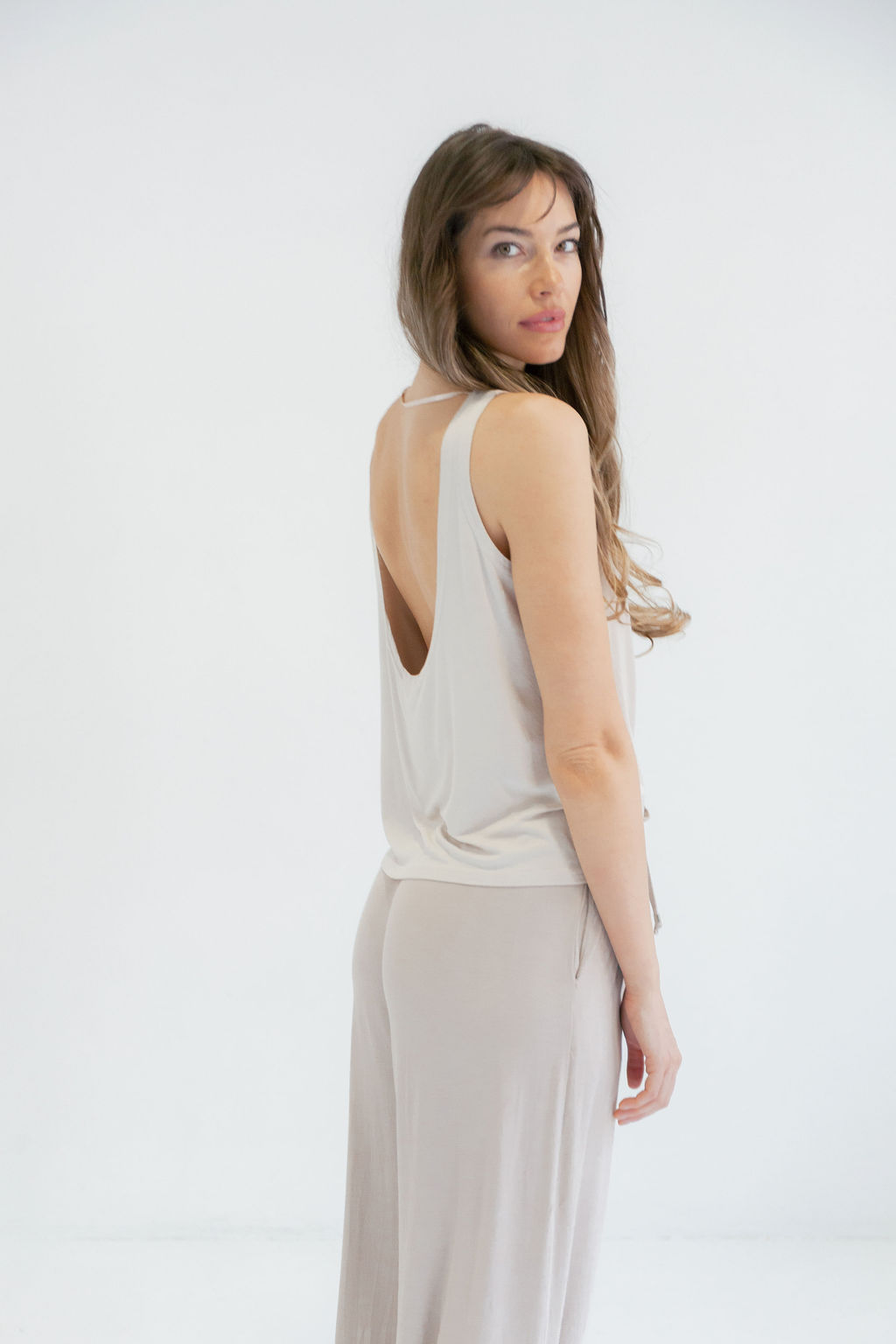 FK2A1424-1-1.jpg MAJICA TANK TOP CREAM - Slika 1