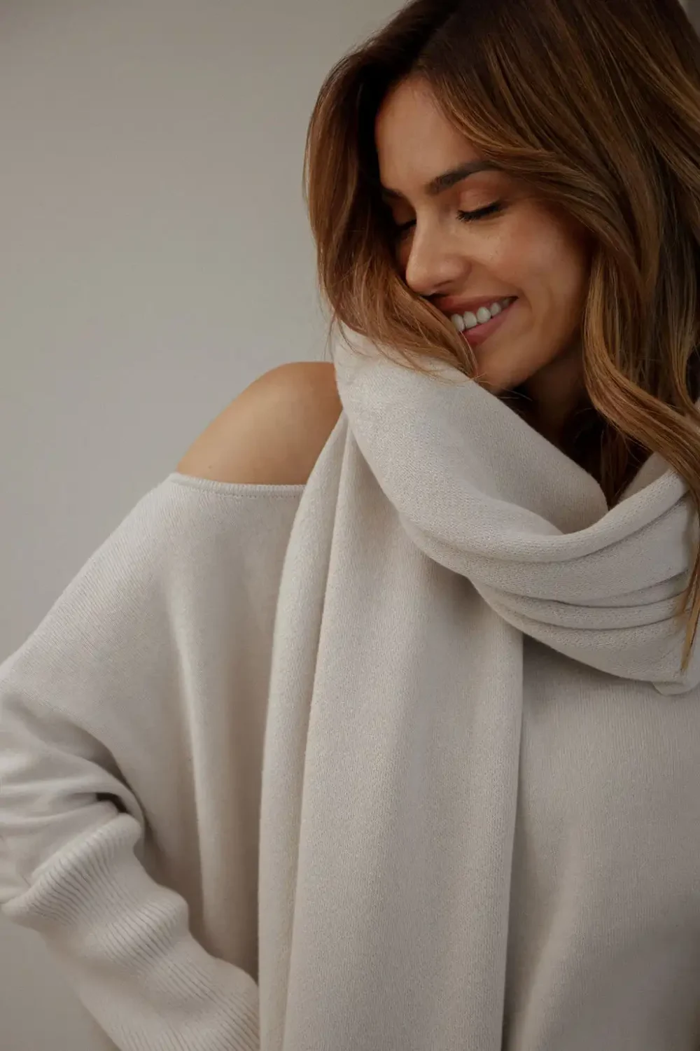 ŠAL-OGRTAČ KNITTED GREY - Slika 2