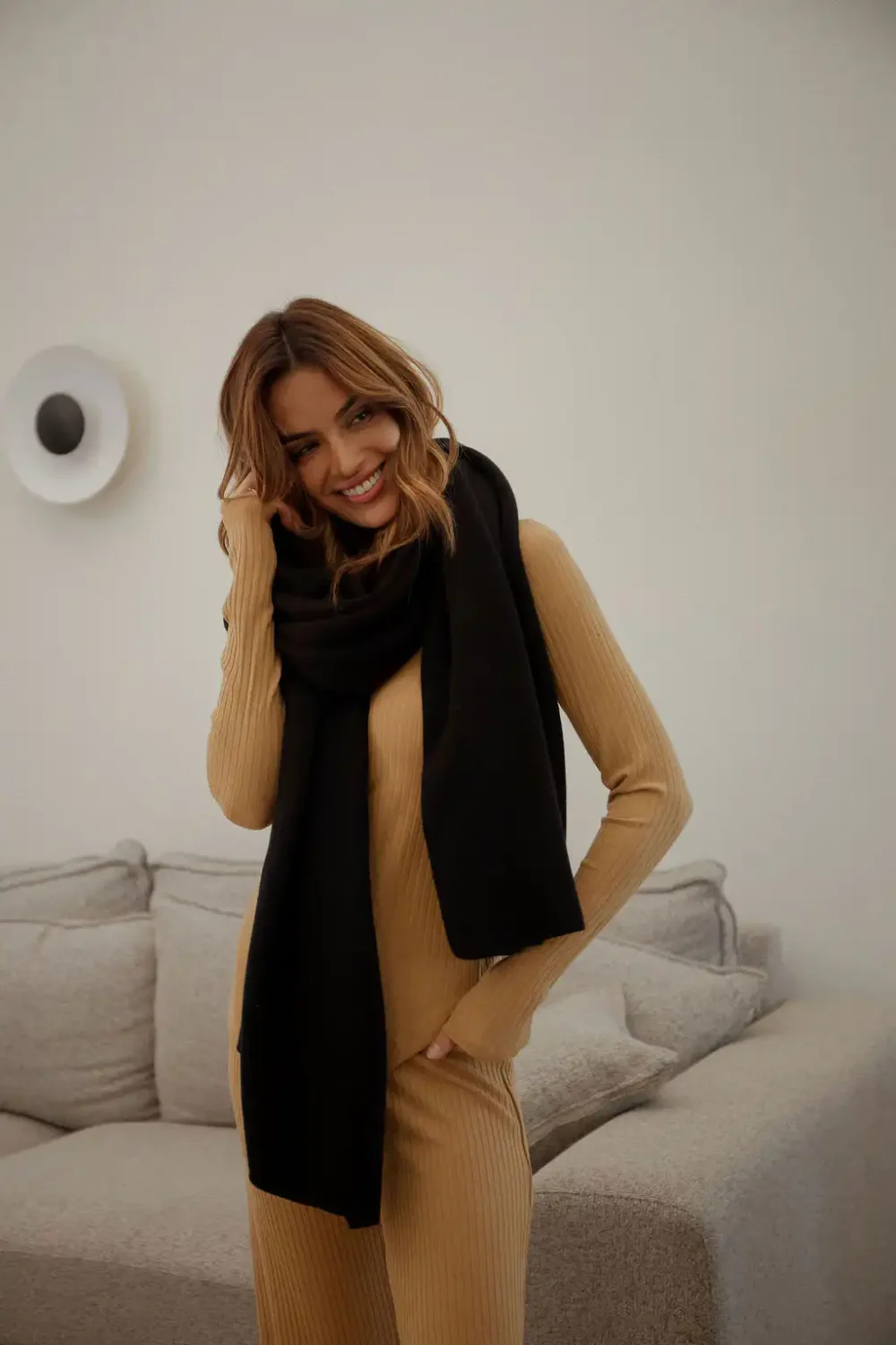 ŠAL-OGRTAČ KNITTED BLACK - Slika 5