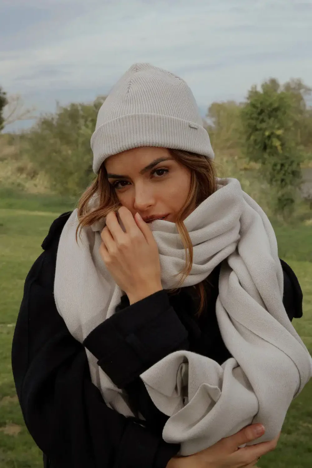 ŠAL-OGRTAČ KNITTED GREY - Slika 4